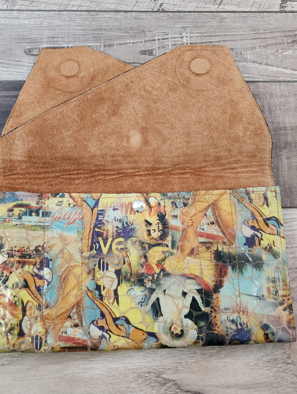 Esther Boken Vintage Embossed 'Bathing Beauty' Printed Leather Crossbody Bag - Picture 6 of 11